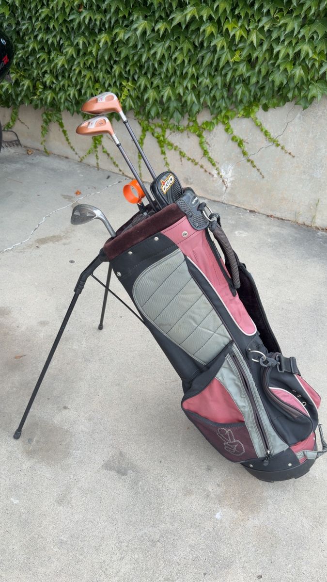 OGIO GOLF BAG OR TAYLOR MADE GOLF CLUBS WEDGE