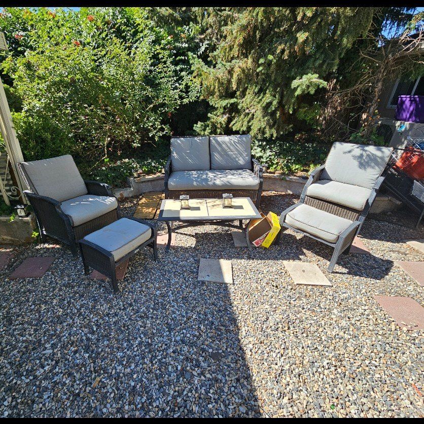 Metal/Wicker Patio Set