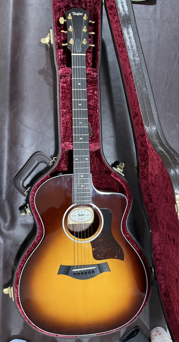 Taylor 214ce-SB DLX Grand Auditorium Acoustic-Electric Guitar - Sunburst, Excellent Condition