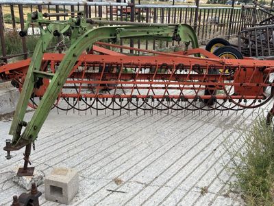 Case Side Delivery Rake