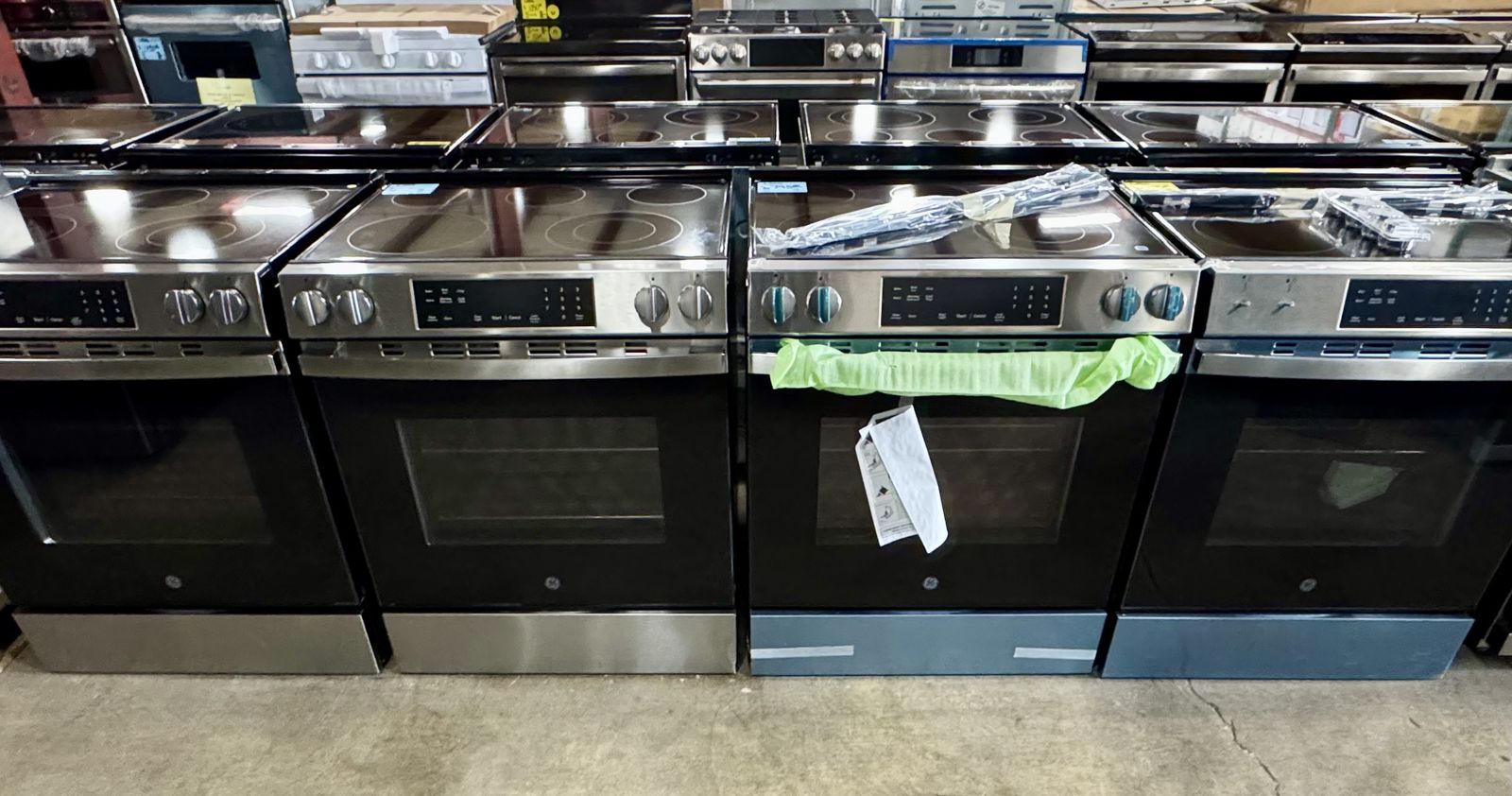 GE 500 SERIES 30 INCH ELECTRIC SLIDE IN RANGE