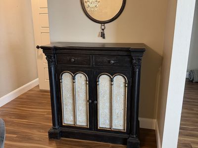 Hutch (like new)