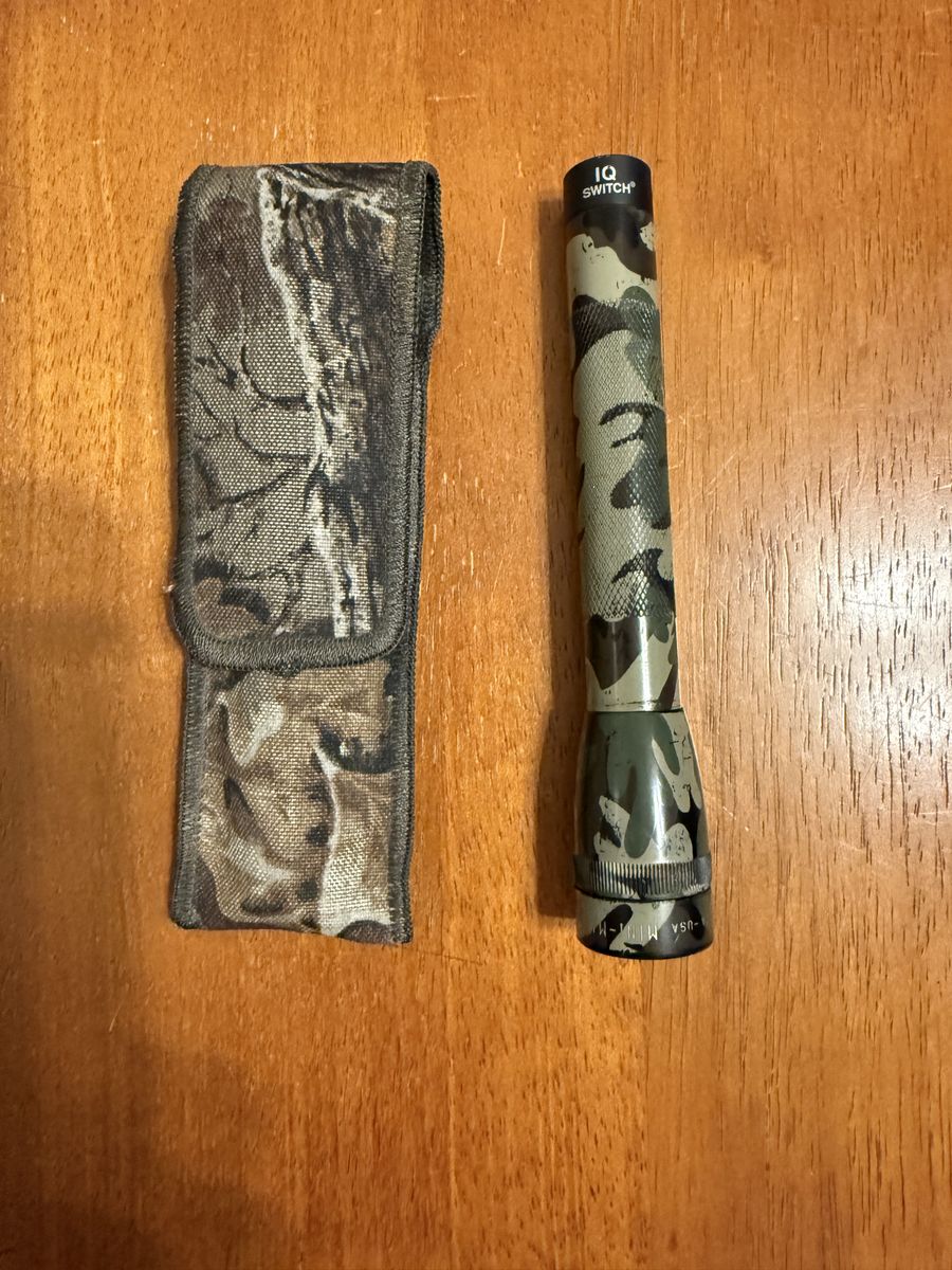 Camo Maglite AA LED Flashlight with Holster