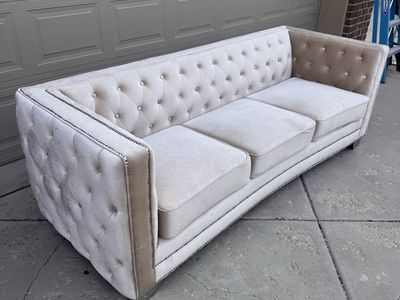 Cream Velvet Tufted Chesterfield Sofa with Nailhead Trim