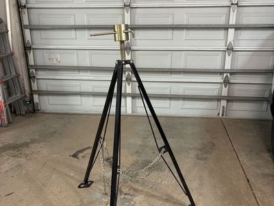 Adjustable fifth wheel stabilizer with lock