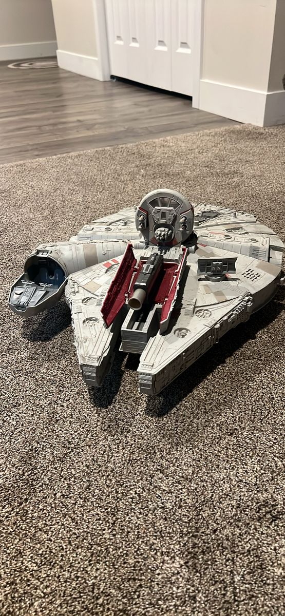Star Wars Millennium Falcon Toy Spaceship - Large Scale, Highly Detailed