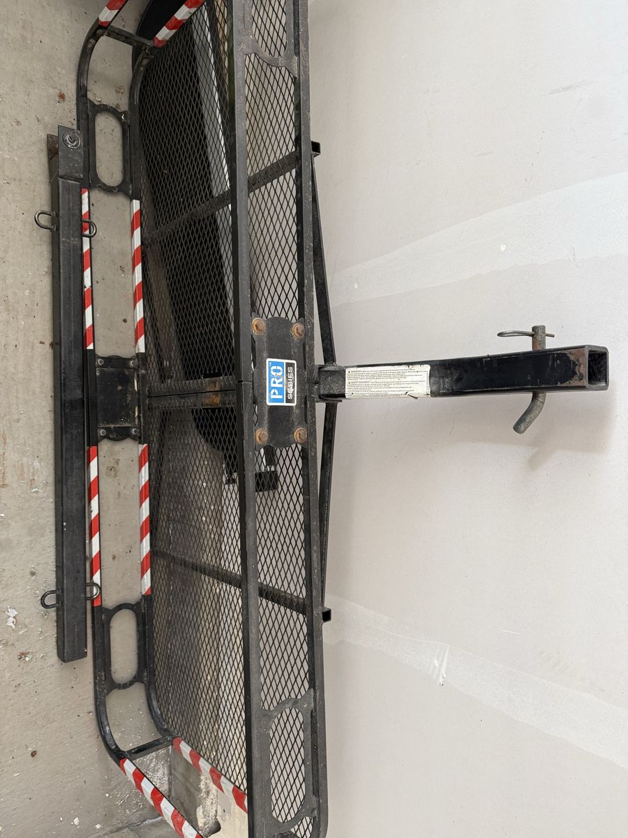 Hitch mounted cargo carrier