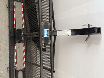 Hitch mounted cargo carrier
