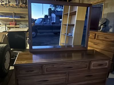ESTATE SALE FIND – Vintage Owosso Michigan USA-Made Mid-Century Modern Bedroom Set with Vintage lamps $650 OBO