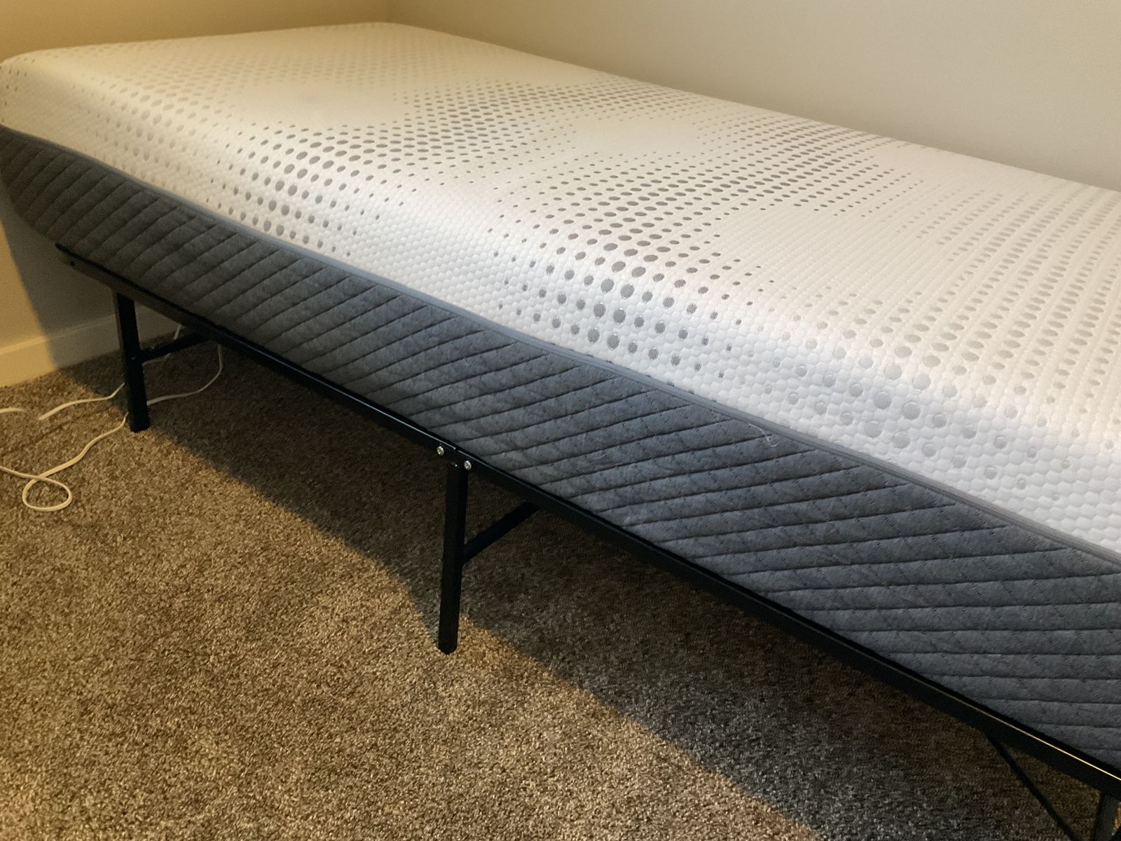 DEAL !! Premium quality (almost) NEW TWIN BED