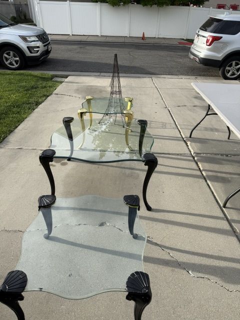 Lot of 3 table glass