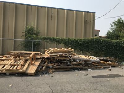 Free Pallets/Firewood!