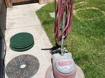 Clarke 2000 Floor Maintainer with Pads