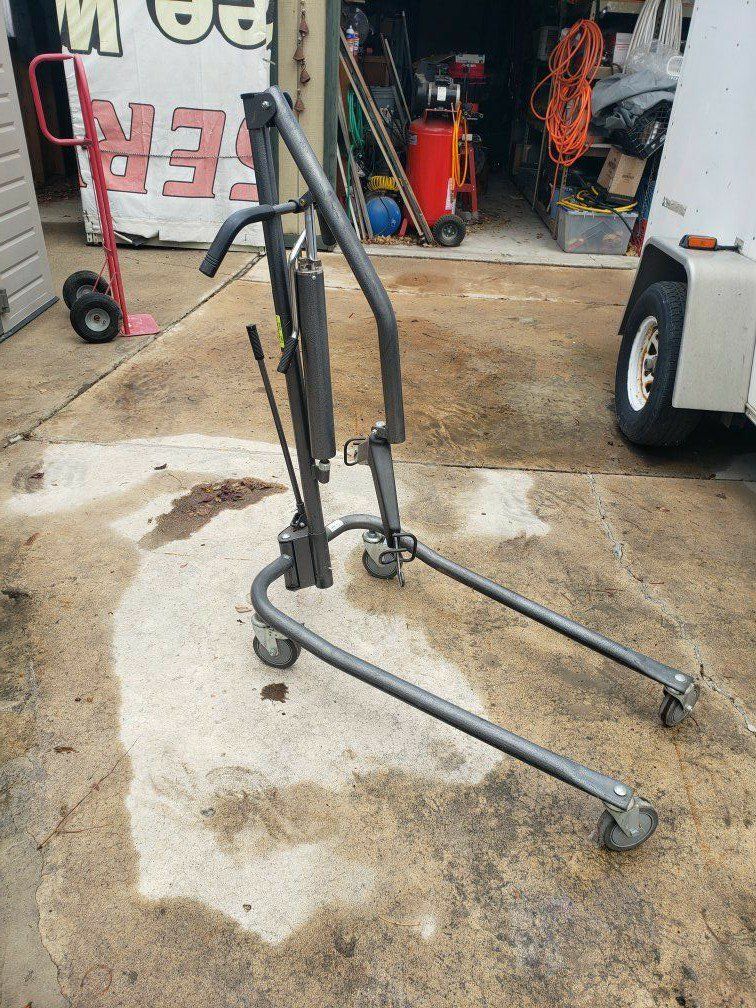 Patient Lift. Hydraulic. With harness and sling.