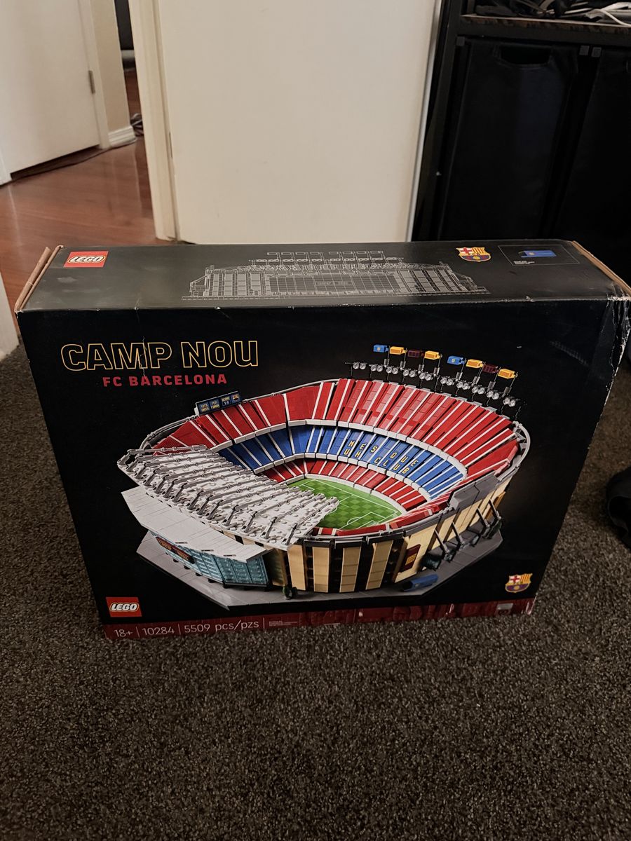 LEGO Stadium Camp Nou - FC Barcelona Set 10284 (5509 Pieces)