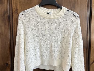 H&M Divided White Cropped Knit Sweater M Crew Neck Long Sleeve Crochet Pattern