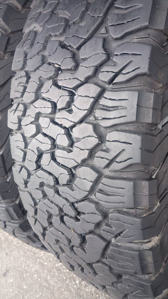 NICE PAIR OF LT285/65R20 TRUCK TIRES