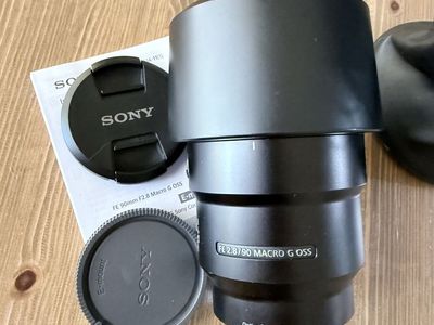 Sony FE 90mm f/2.8 macro lens G OSS