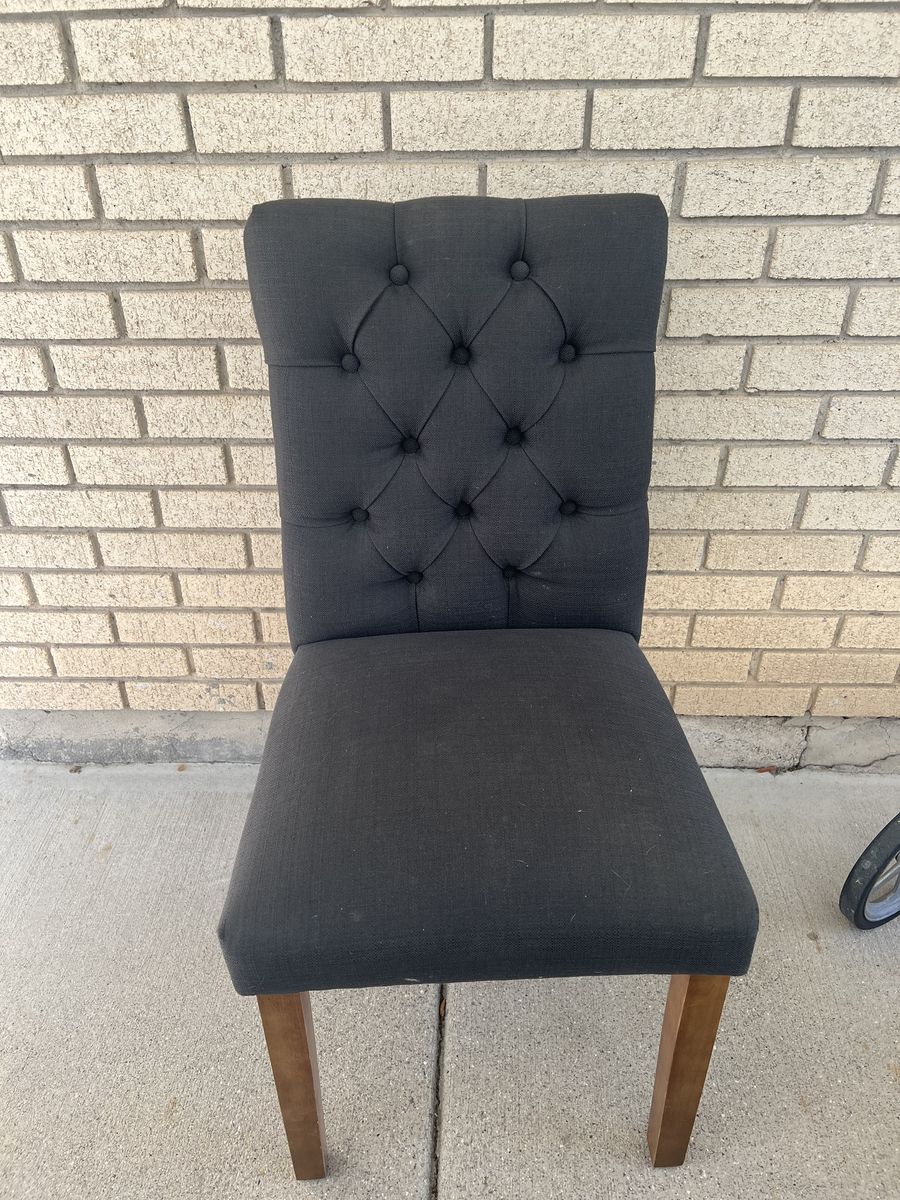 Tufted upholstered dining room chair
