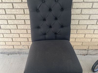 Tufted upholstered dining room chair