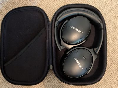 Bose QuietComfort 45 (QC45) Noise-Cancelling Headphones - Black with Case