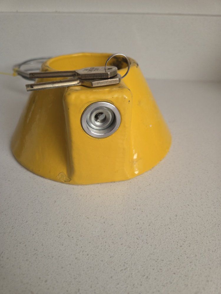 PF-10 king pin lock