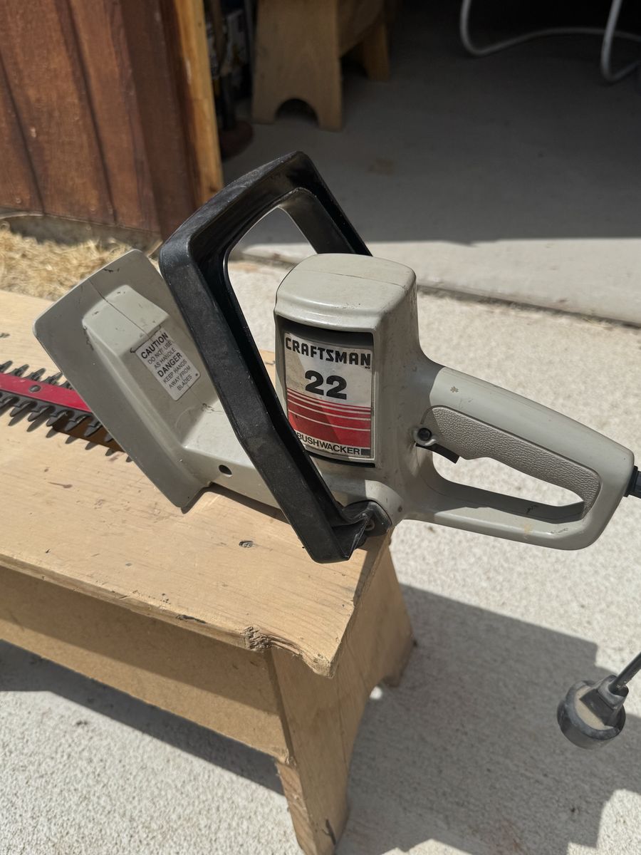 Craftsman 22 Bushwacker Electric Hedge Trimmer