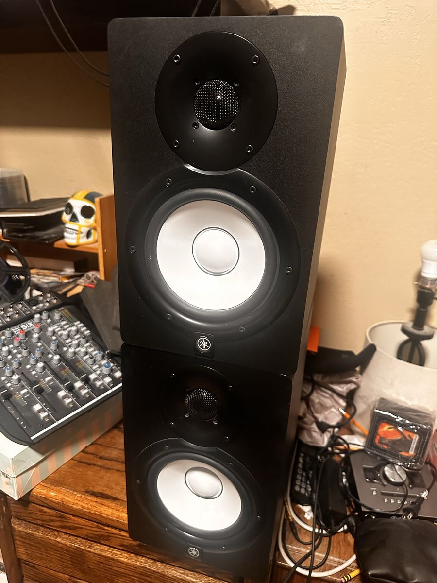 Yamaha HS7 Powered Studio Monitor Speakers - Pair, Black, Excellent Condition