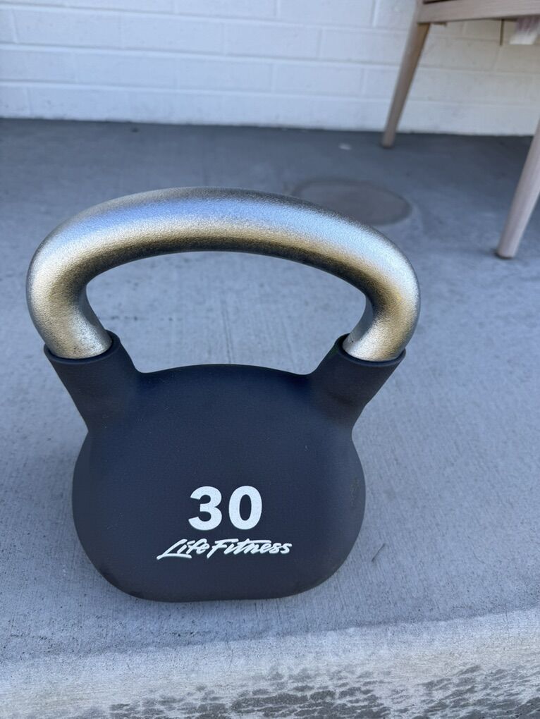 New Life Fitness 30 Pound Studio Kettlebell