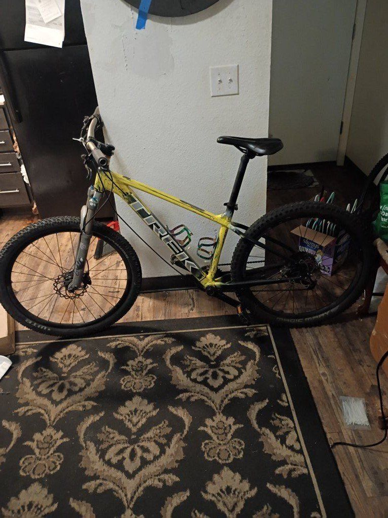 trek marlin 5 mountain bike