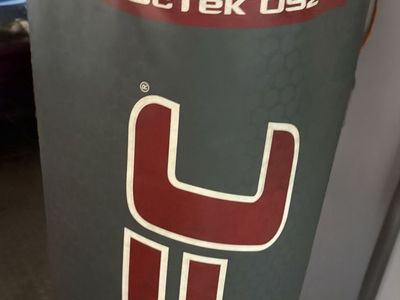 UFC Octek OS2 Heavy Bag & Wall Mount
