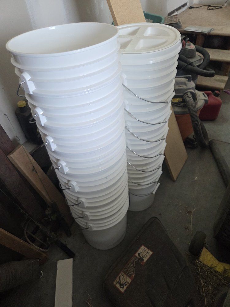 5 gallon bucket with gamma seal lids