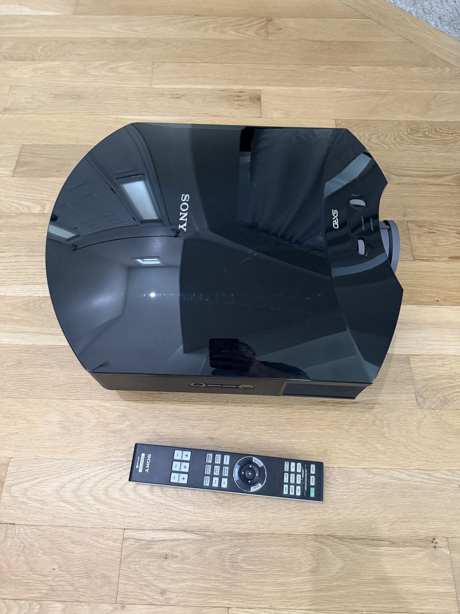 Sony Projector with new lamp