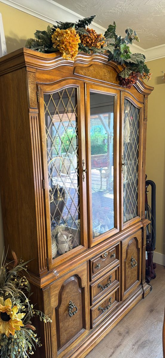 Vintage Van Kampens China Cabinet - Mid-80s, 3 Shelves, 3 Drawers, 2 Cupboards