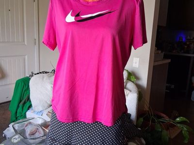 Nike Dri-Fit Pink Activewear Top Medium