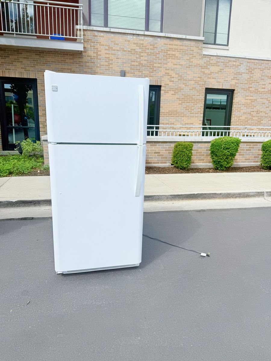Kenmore White Top Freezer Refrigerator