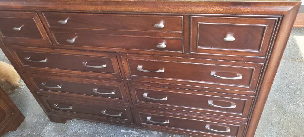 Samson international 9  Drawer Dresser