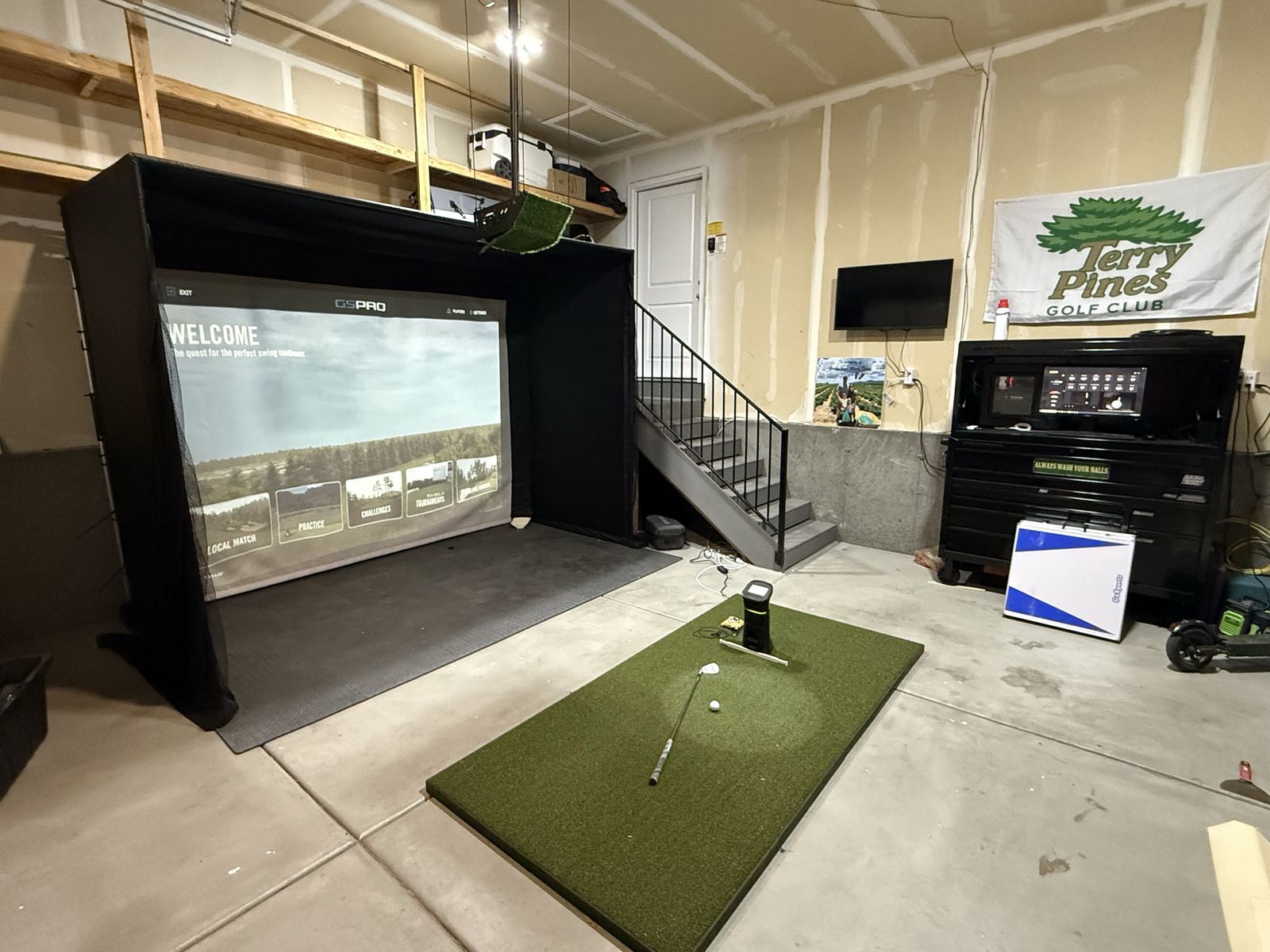 UNEEKOR EYEMINI Golf Simulator - GSPro Ready, Full Setup with PC, Projector, Screen, and Hitting Mat