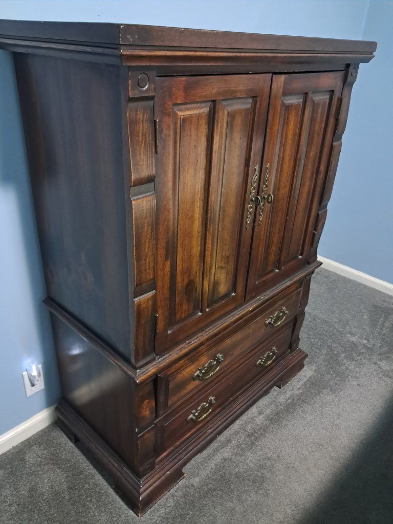 Sturdy Dresser