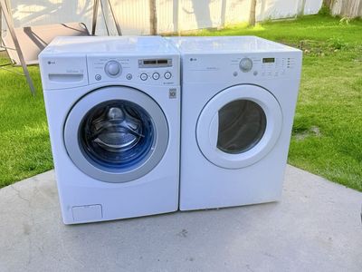 LG Front Load Washer and Dryer Set White