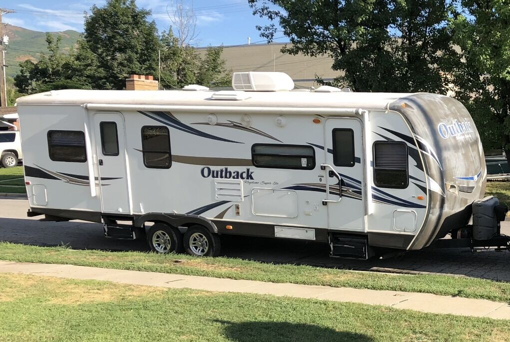2013 Keystone Outback Travel Trailer Camper 32'