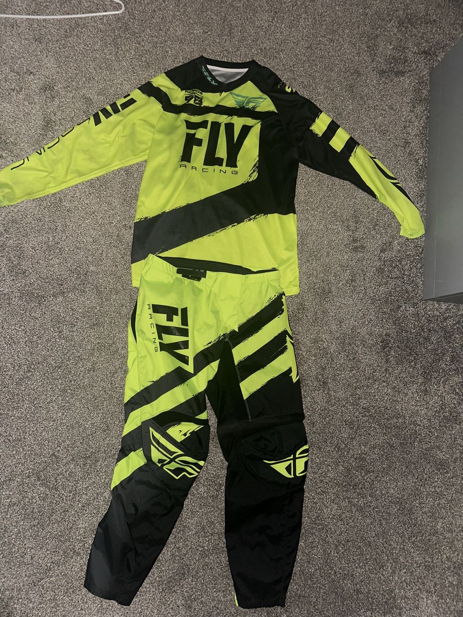 Fly F-16 riding gear