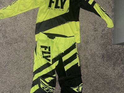 Fly F-16 riding gear