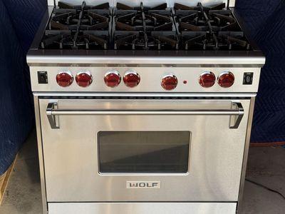 WOLF 36” Gas Range- red knobs