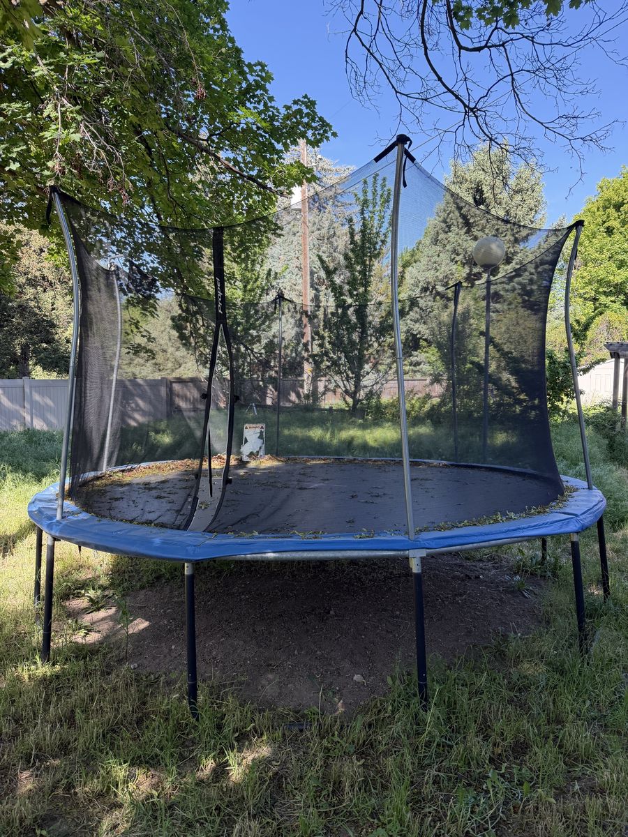$100 - 12’ Trampoline with Net Enclosure and Hoop. Zipper broken.