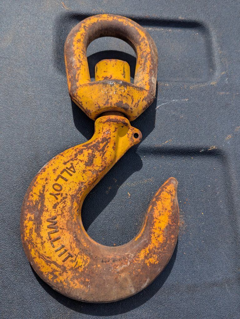 VARIOUS HEAVY METAL INDUSTRIAL ITEMS (for use or decor)
