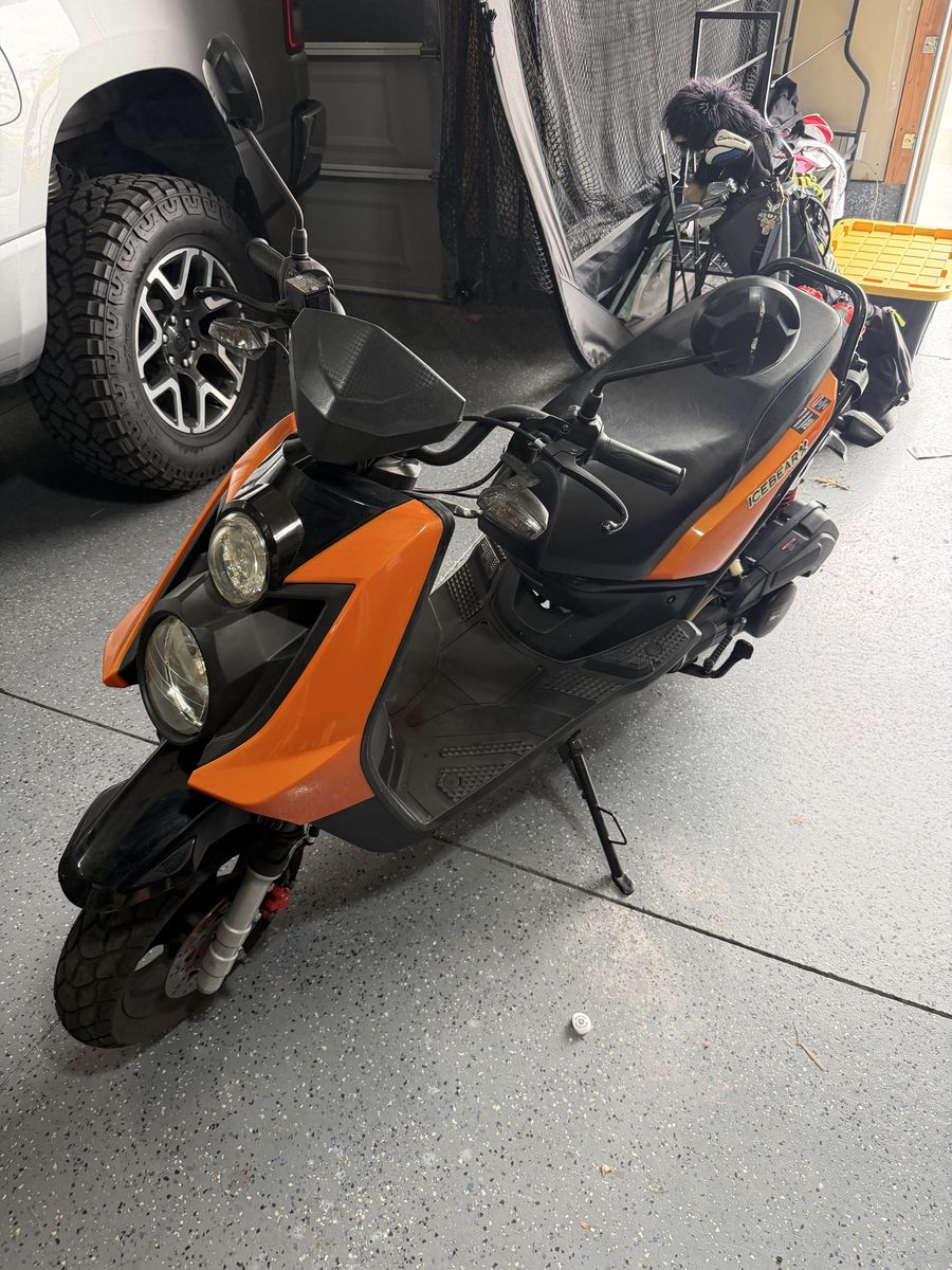 2021 DAIX 150cc Scooter - Orange/Black - Low Miles - Great Commuter