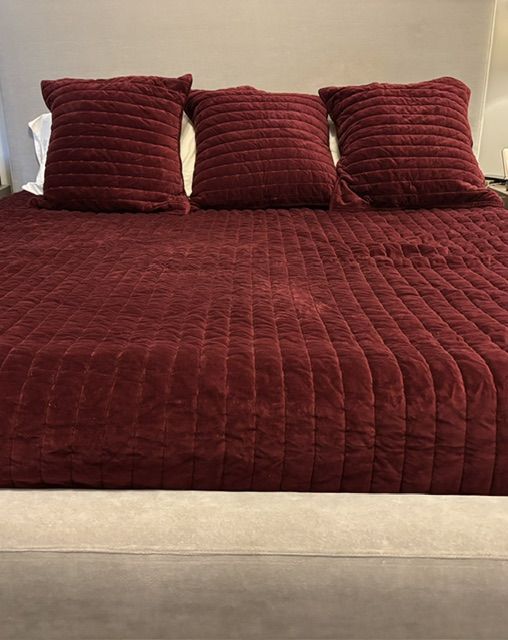 King -Threshold brand bedspread-Burgandy