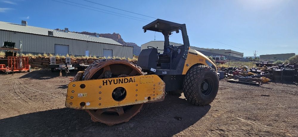 2018 Hyundai Vibratory Roller Compactor