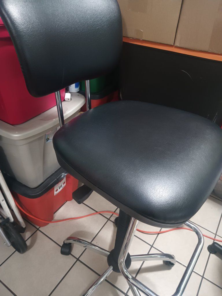 Adjustable Padded High Office Chair with Footrest and Wheels- Star